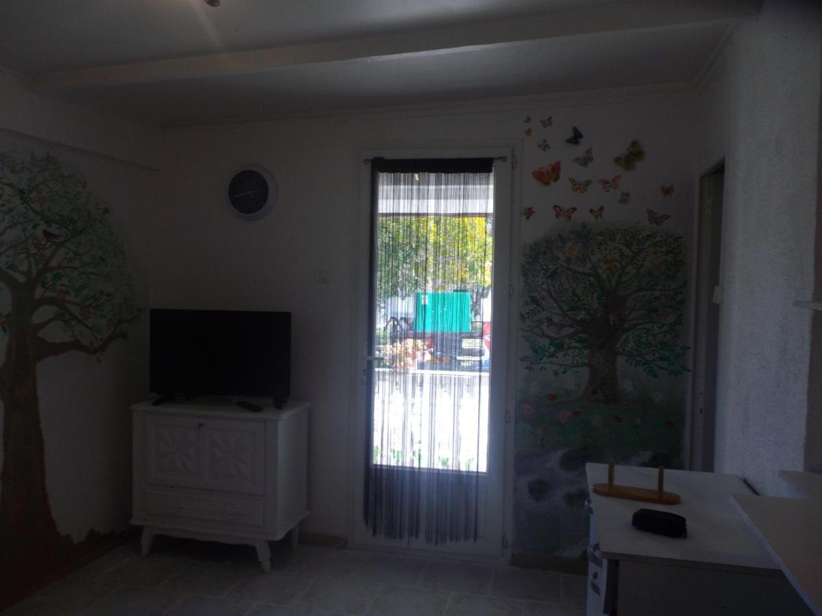 Auberge Des Garrigues Nîmes Kültér fotó