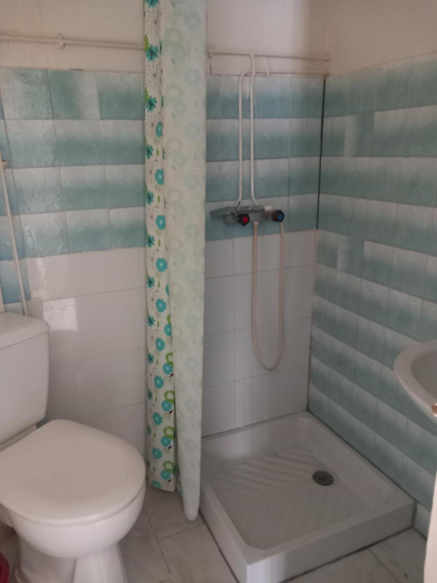 Auberge Des Garrigues Nîmes Kültér fotó