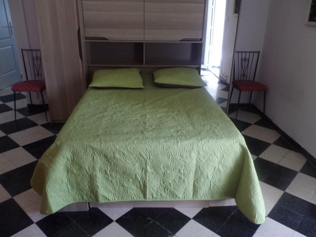 Auberge Des Garrigues Nîmes Kültér fotó
