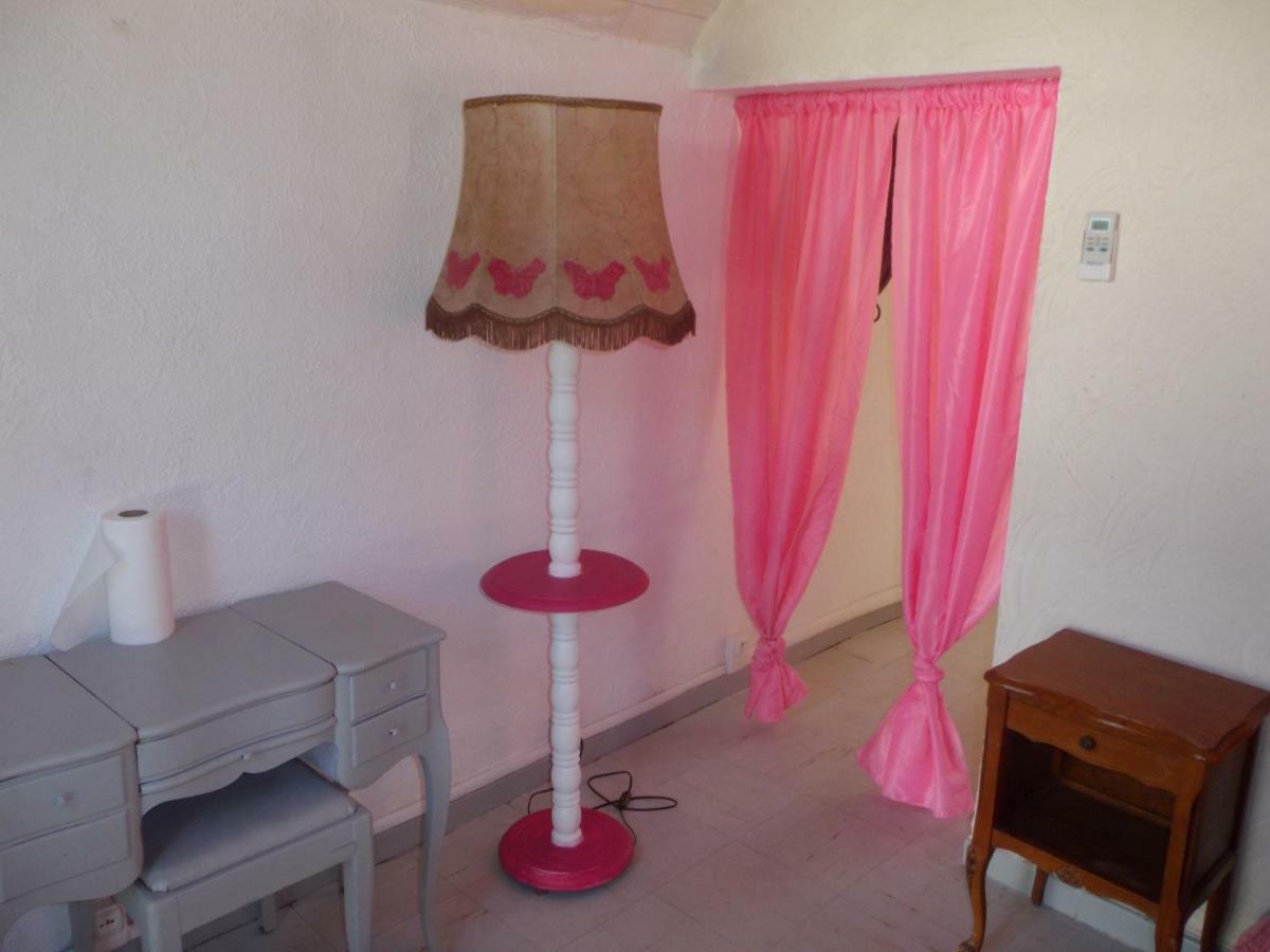 Auberge Des Garrigues Nîmes Kültér fotó